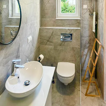 2 Bedroom Gorgeous In Пустково